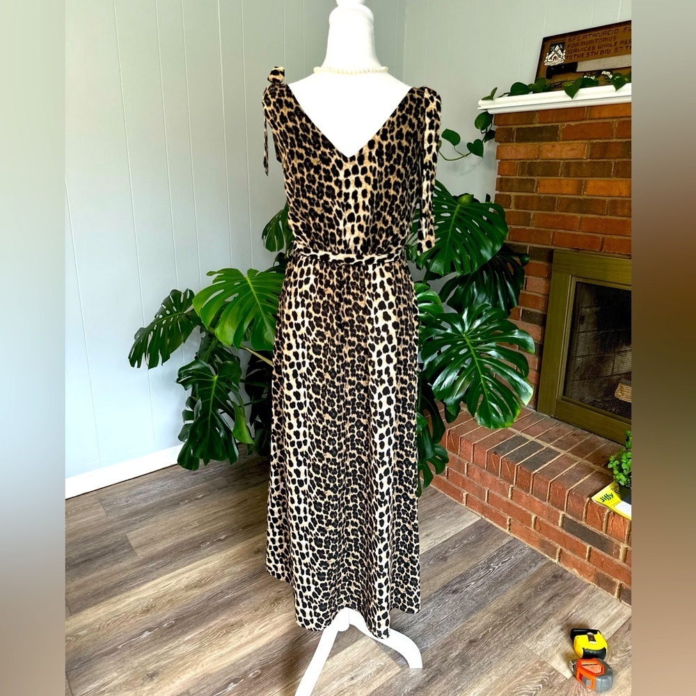 🛍️ animal print dress with ties shoulder sleeveless dress excellent condition